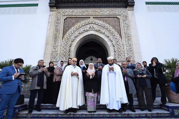 مسجد باريس الكبير يرغب في الحصول على شهادة الحلال الماليزية