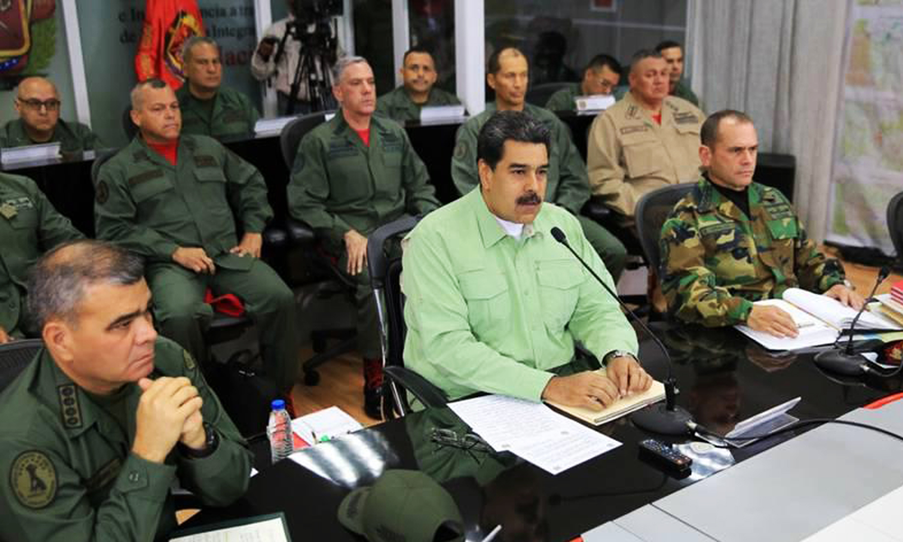 Venezuela: Pres Maduro shuts border with Brazil as opposition leader Guaido goes in search of aid
