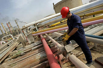 Iraqi PM Meets BP Chief Over Development Of Iraqi Oil Fields