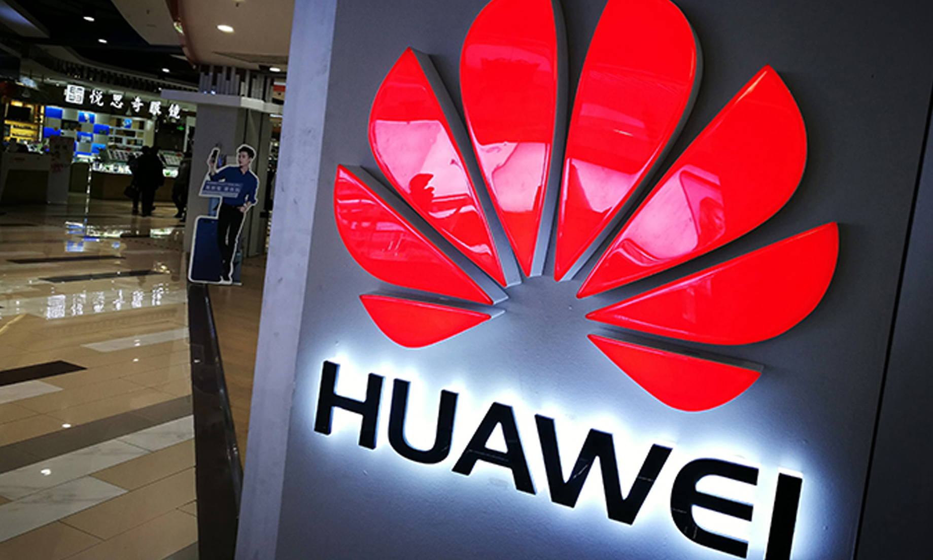 U.S. Holds Off on Huawei Licenses as China Halts Crop-Buying
