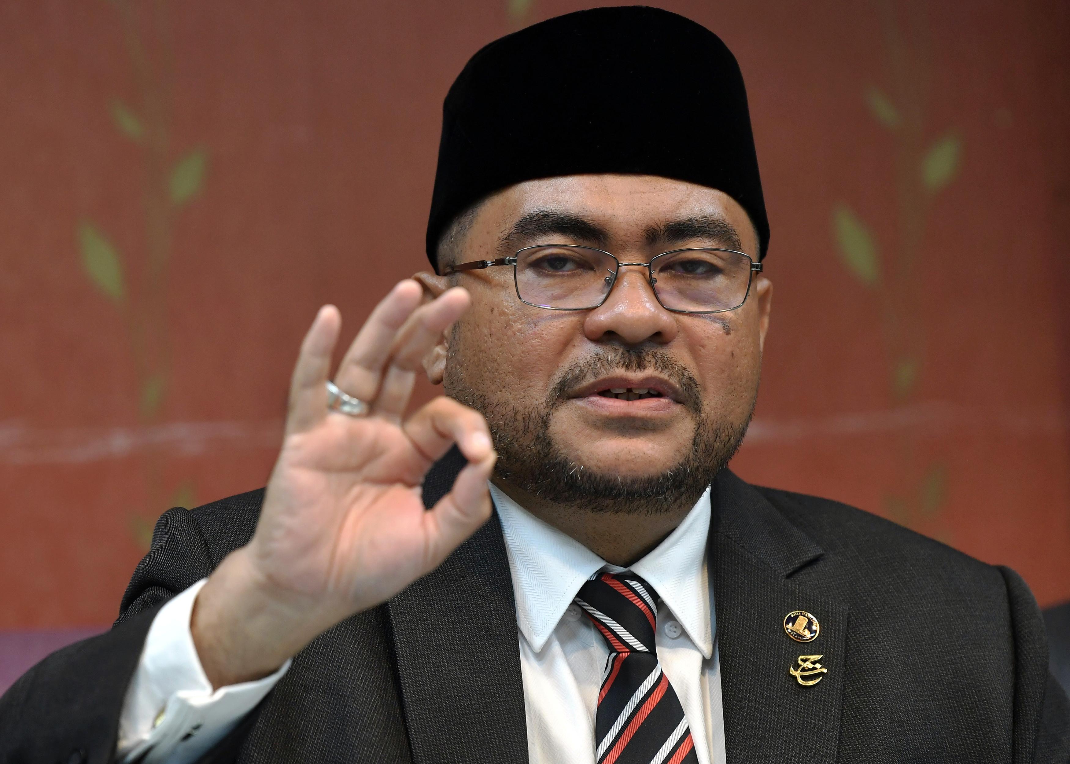 Halal Issues Dominate Talks During Malaysian Minister’s Overseas Visit