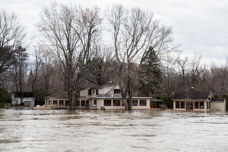 Canada Evacuates 1500 People after Flooding