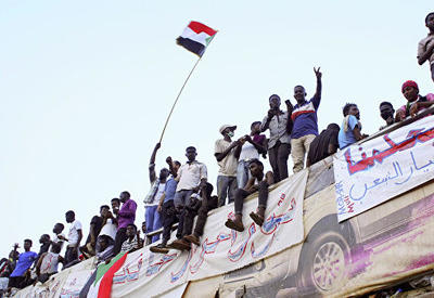 Sudan protest leaders seek supporters’ view to end deadlock