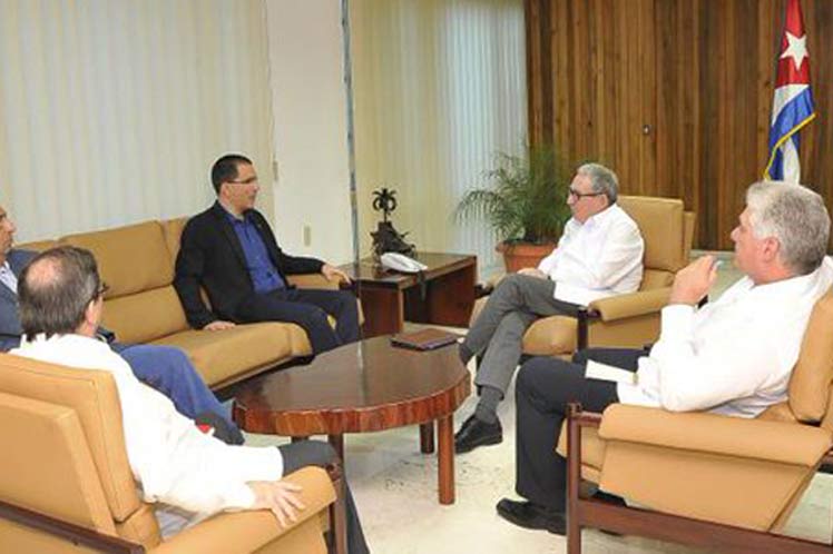 Cuban Leaders Meet Venezuelan Foreign Minister