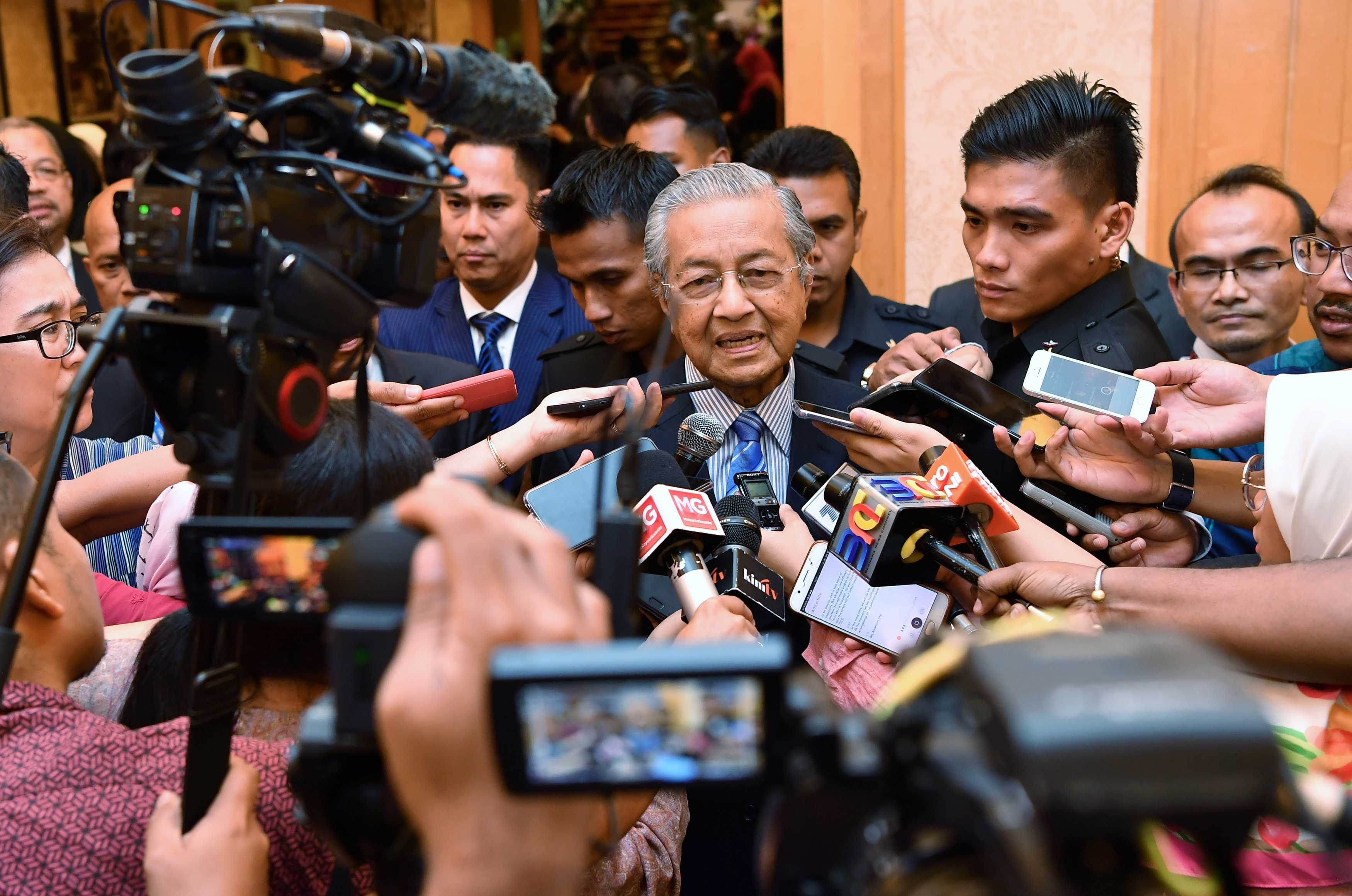 Four offers made for Malaysia Airlines, says Mahathir