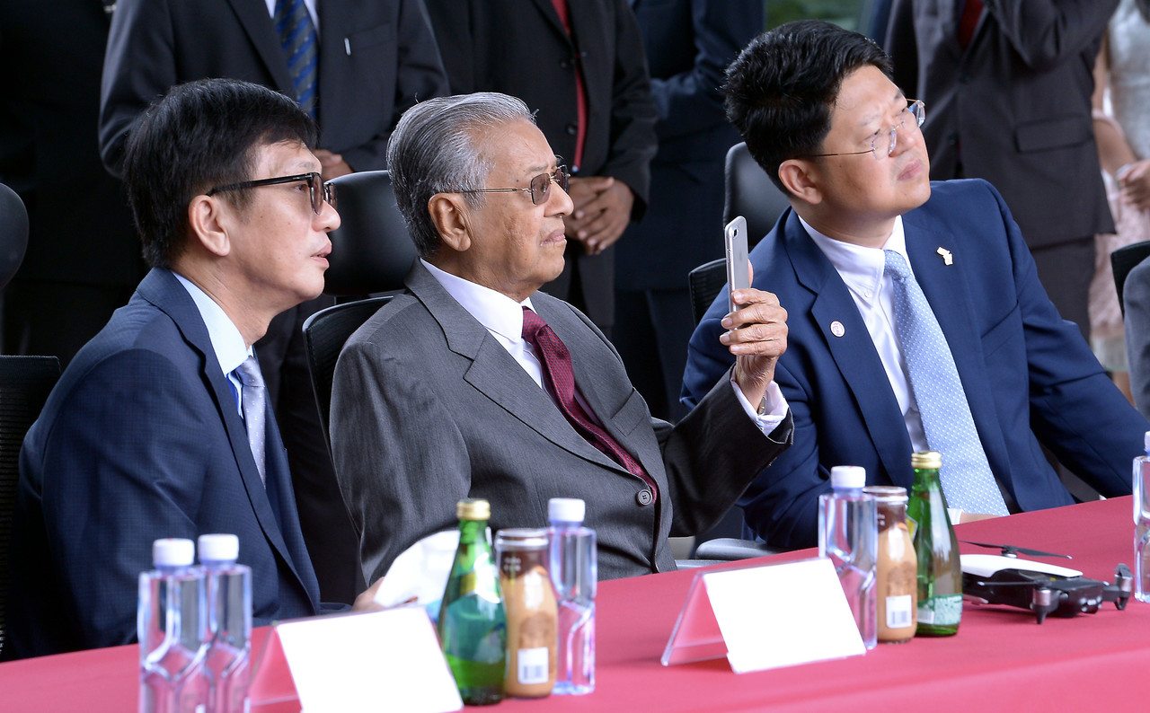 Malaysia upbeat on new round of US-China trade talks – Azmin