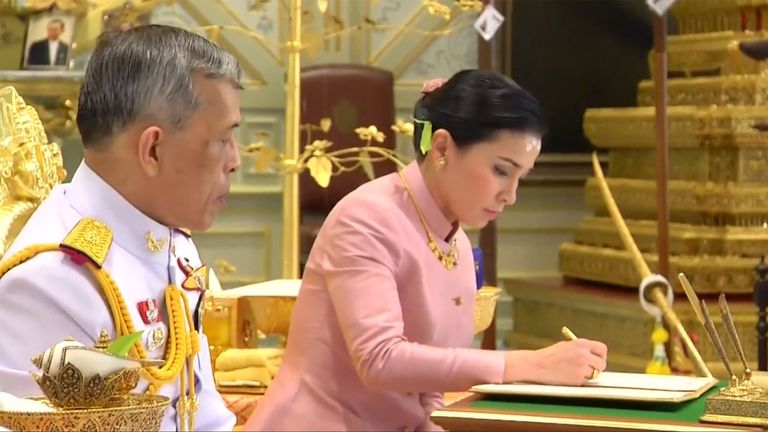 New Thai Queen’s Portraits Officially Published