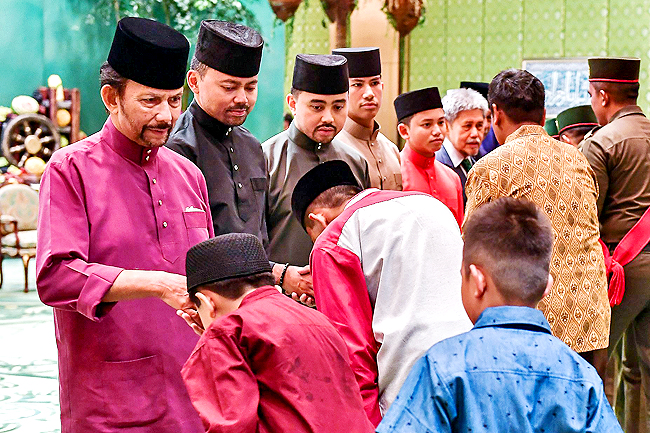 First Day Of Brunei “Open Palace” Attracts Nearly 35,000 Visitors