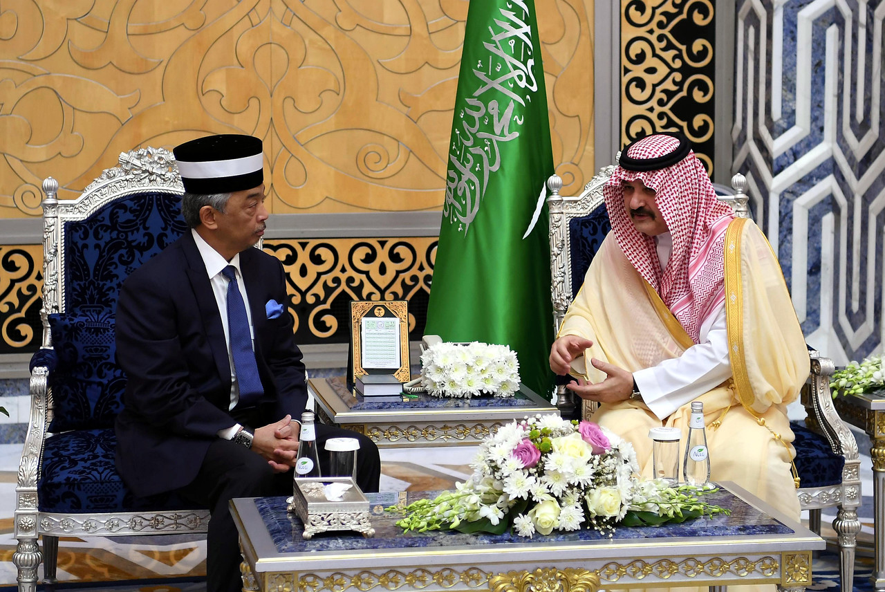 Malaysian king meets Saudi’s king Salman