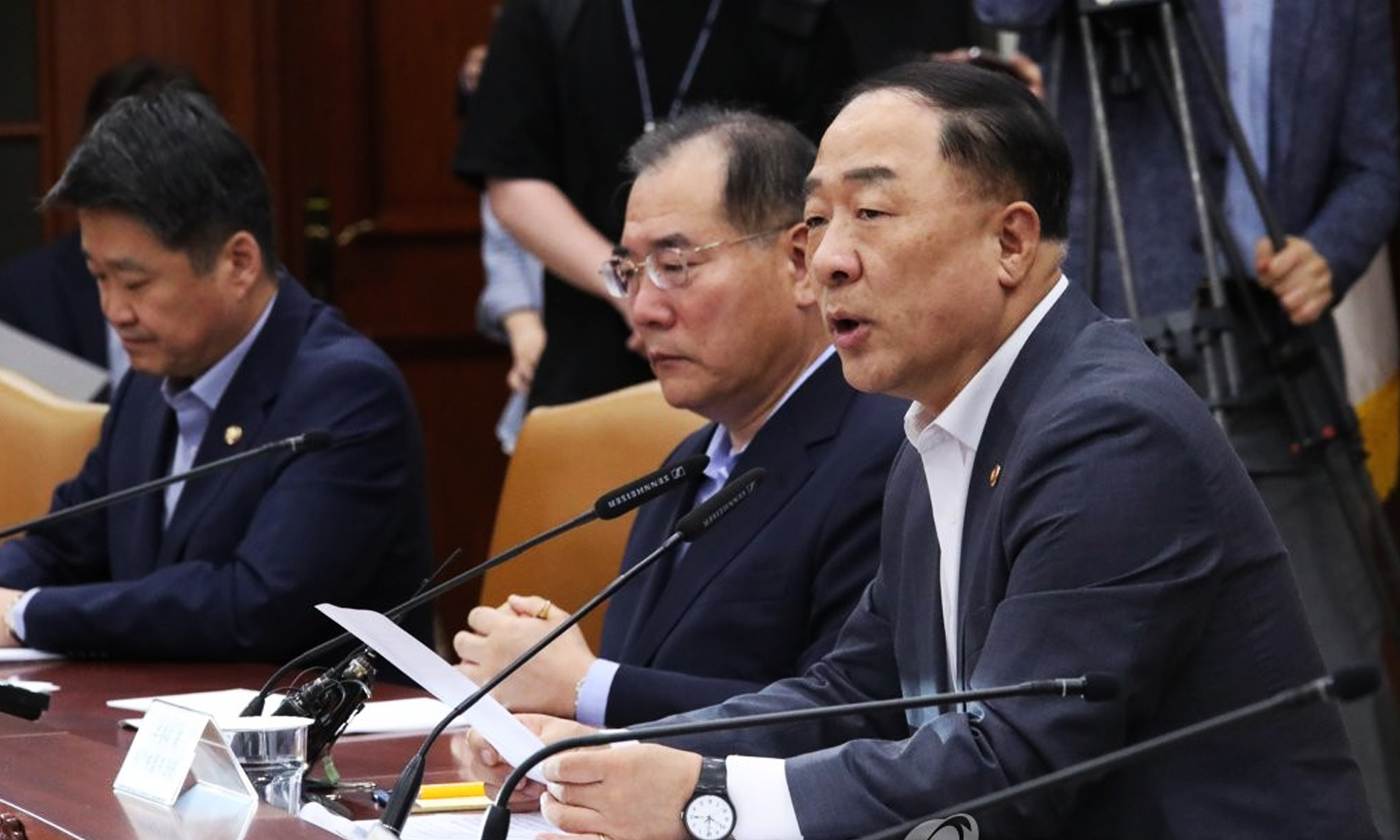 S. Korea urges Japan to lift export restrictions