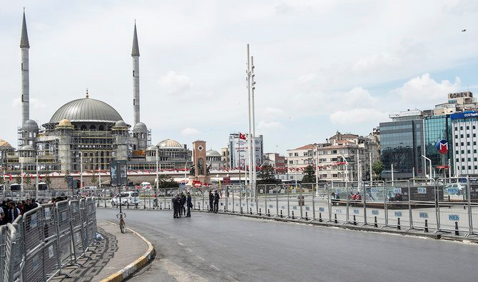 Strong earthquake shakes Istanbul