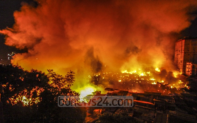 Devastating Fire Sweeps Slum In Bangladesh Capital