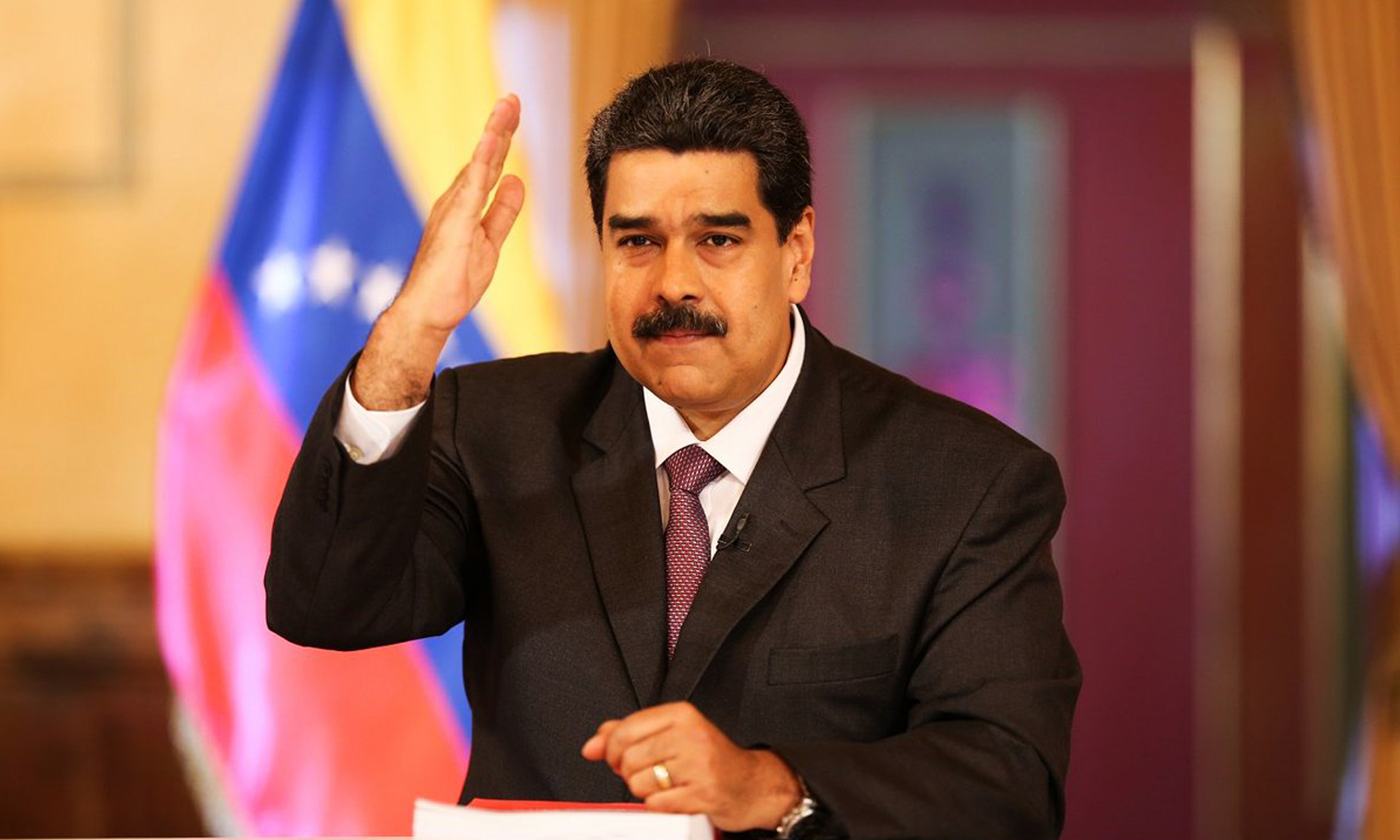 Venezuela: Pres Maduro halts talks with opposition after US sanctions