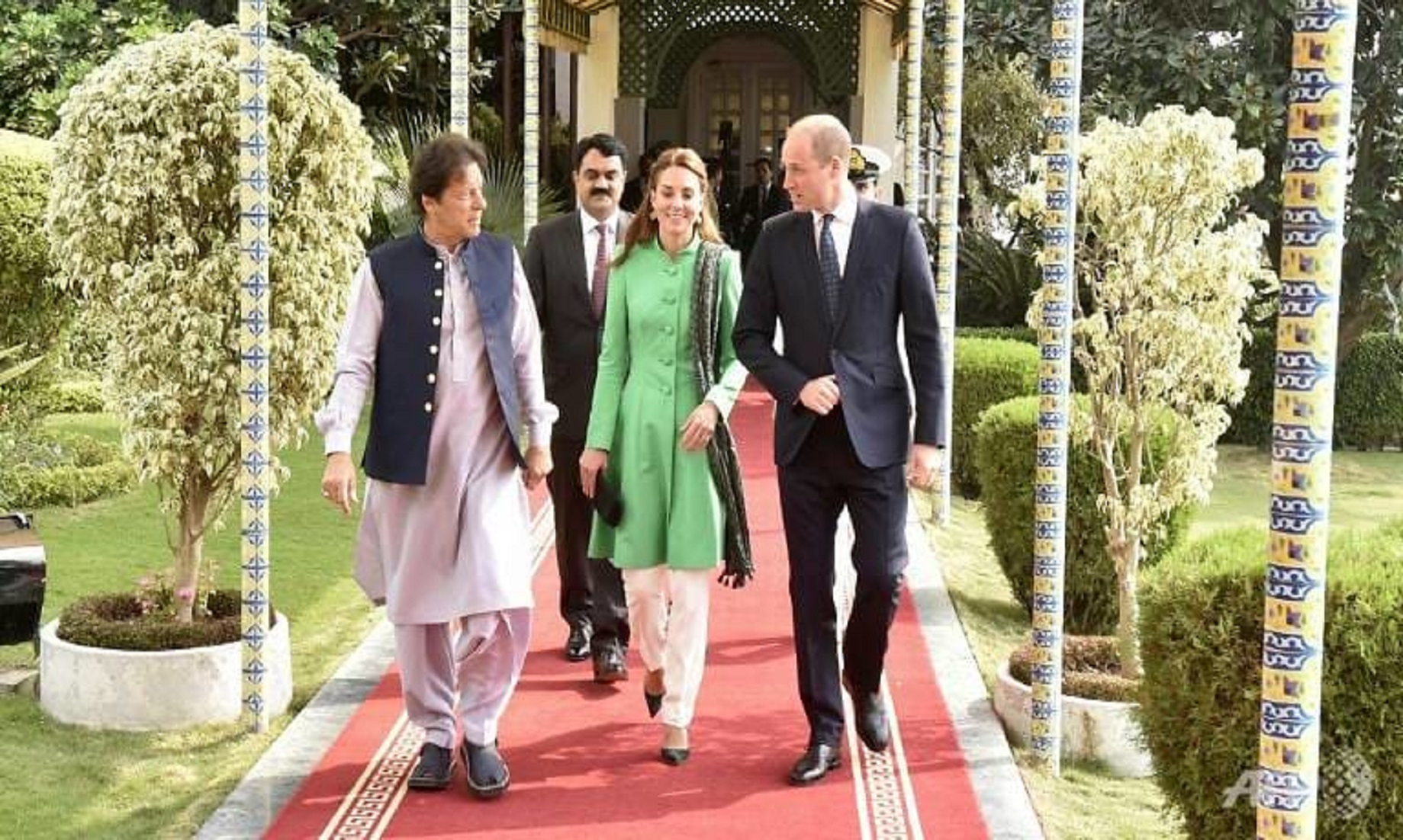 Britain’s Royal Couple Meets Pakistani President, PM
