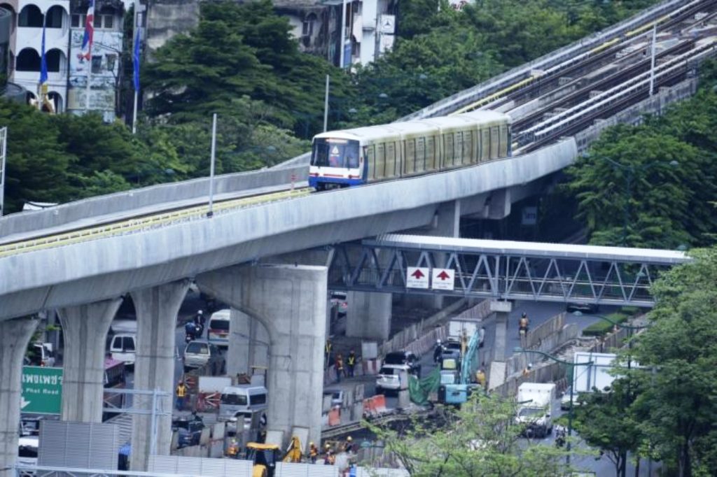 Bangkok’s Elevated Rail System Conducts 1st Trial Run Along Northern Stretch