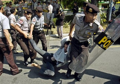 Indonesian Police Nabs Alleged Militants, Thwarts Terrorist Plot