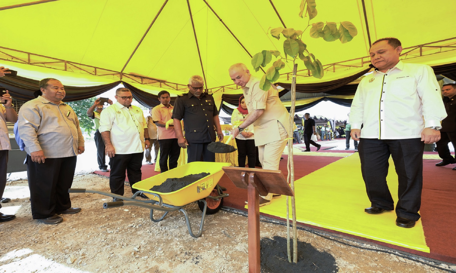 Sultan Nazrin launches Sungai Perak River Bank Restoration Programme