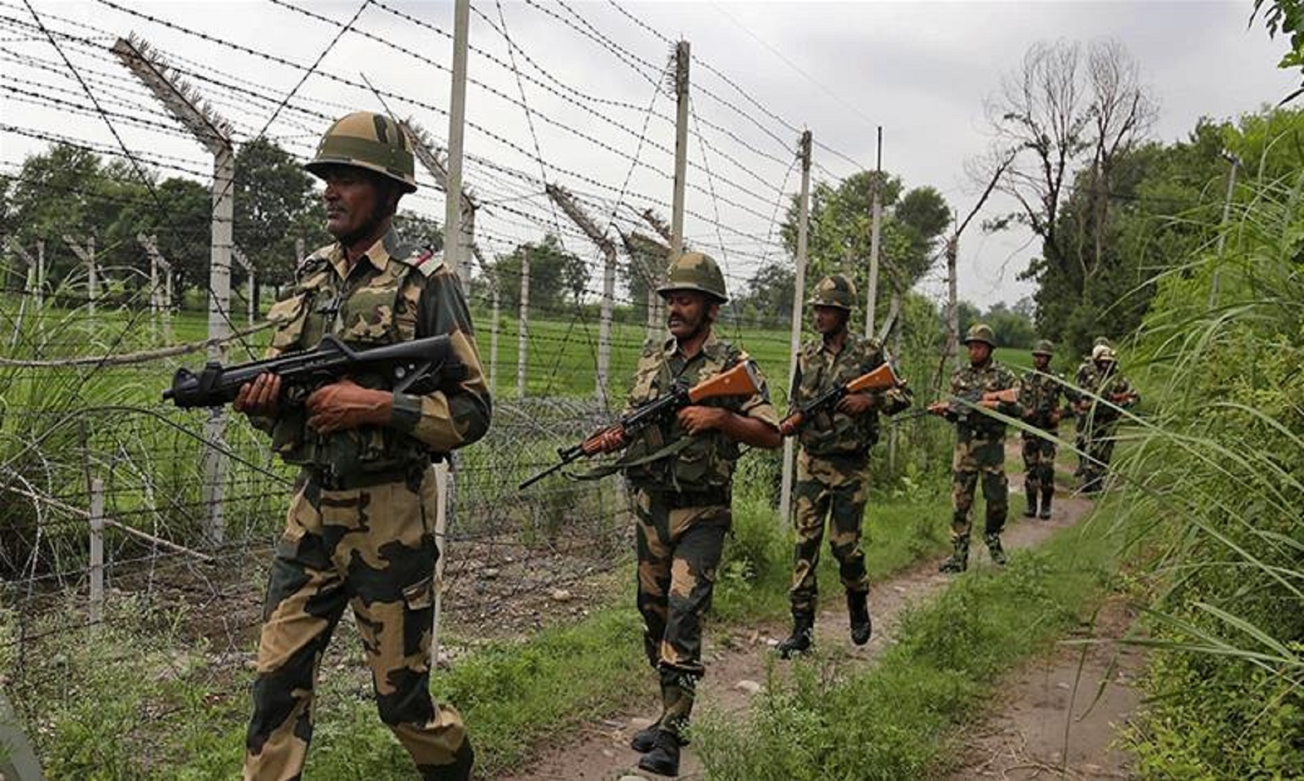 Indian, Pakistani Troops Exchange Fire On Kashmir LoC