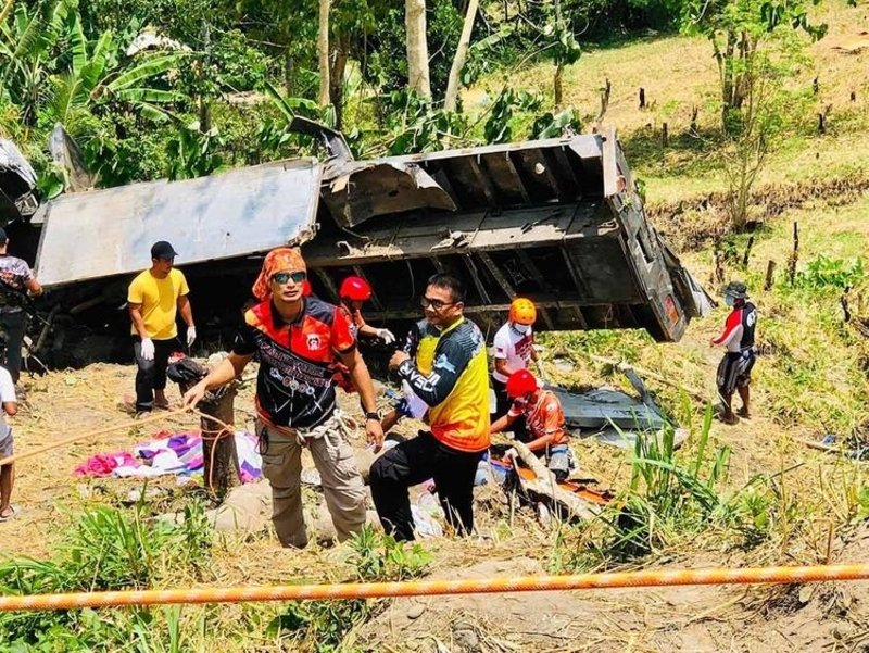 19 Dead, 22 Injured After Truck Plunges Into Northern Philippine Ravine