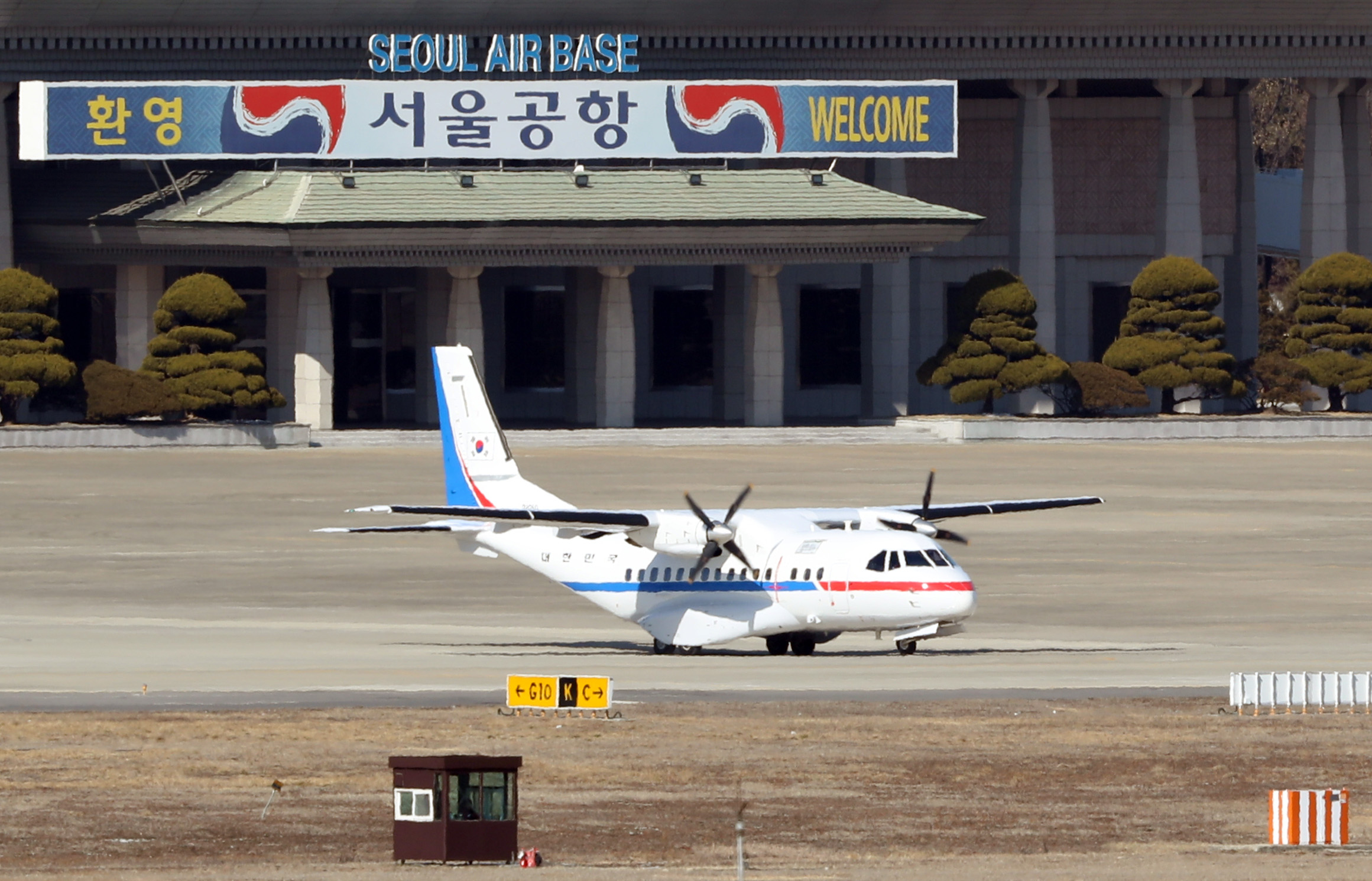 S. Korean presidential jet departs for Japan to evacuate 5 people from quarantined cruise ship