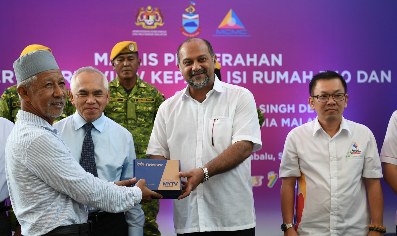 Govt to give out another 300,000 units of myFreeview decoders to OKU, B40 households – Gobind