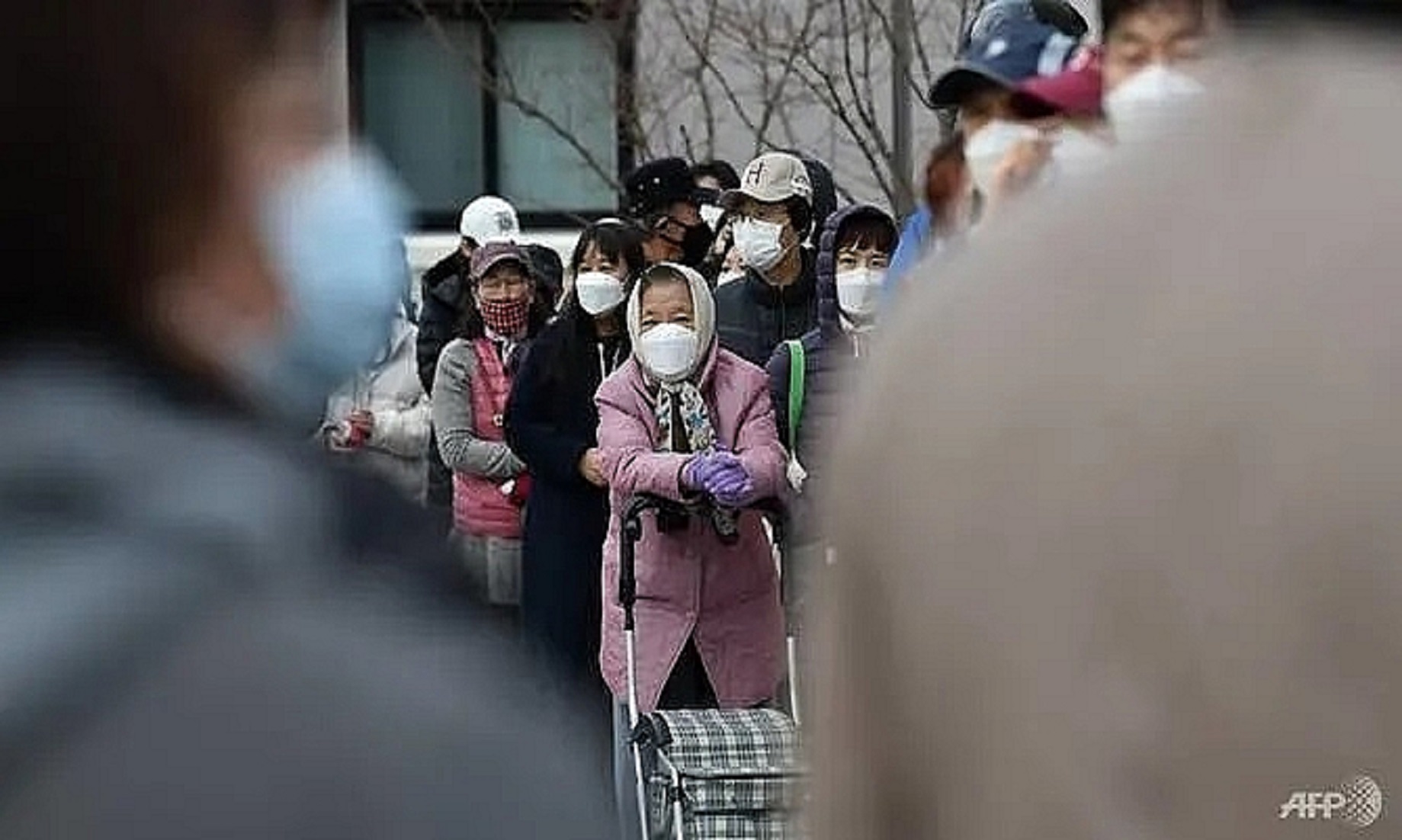 S. Korea considering wristbands to prevent self-isolators going outside