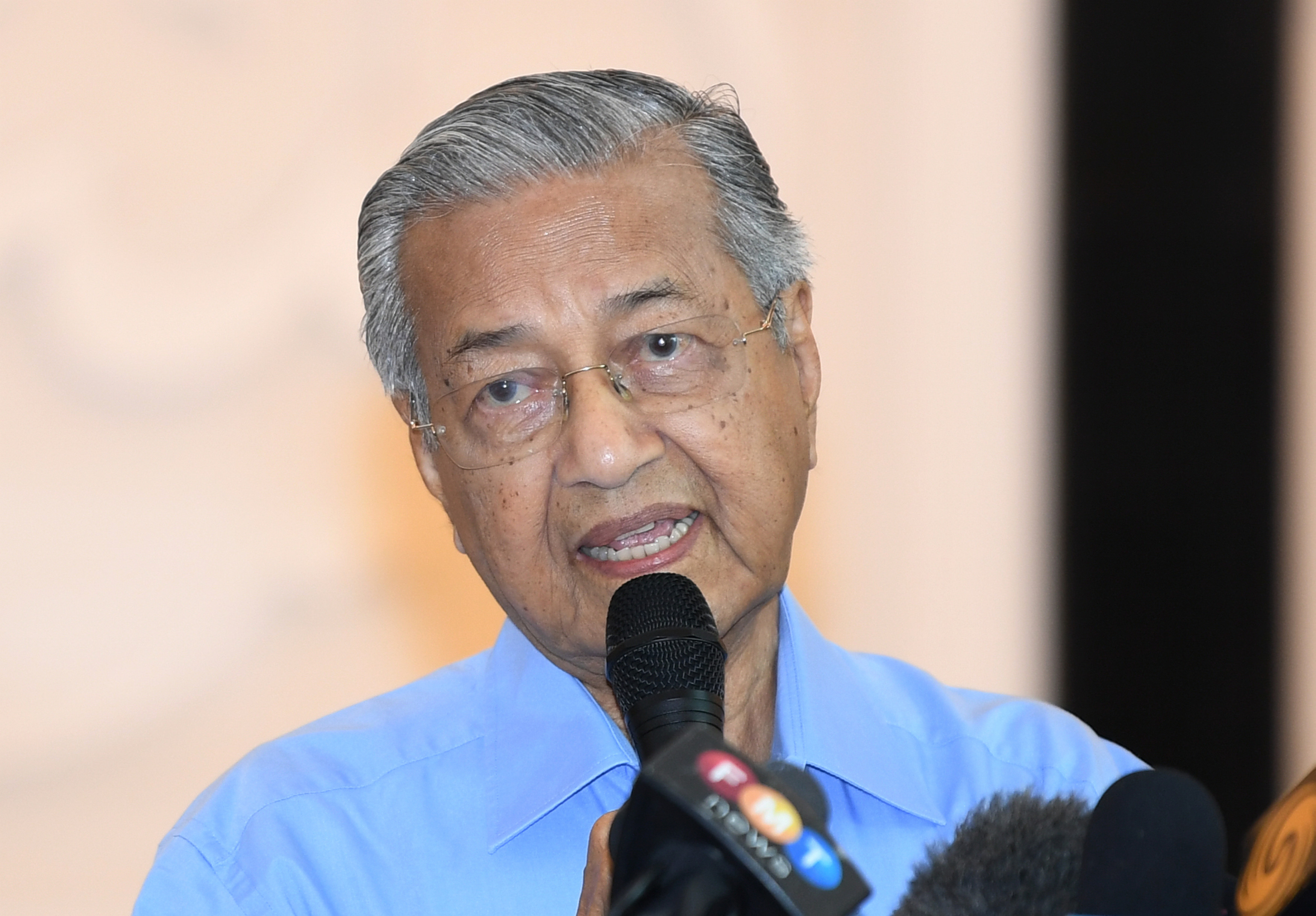 Former Malaysian PM Mahathir admitted for infection treatment