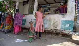 Covid-19: India announces $23bn bailout for its poorest