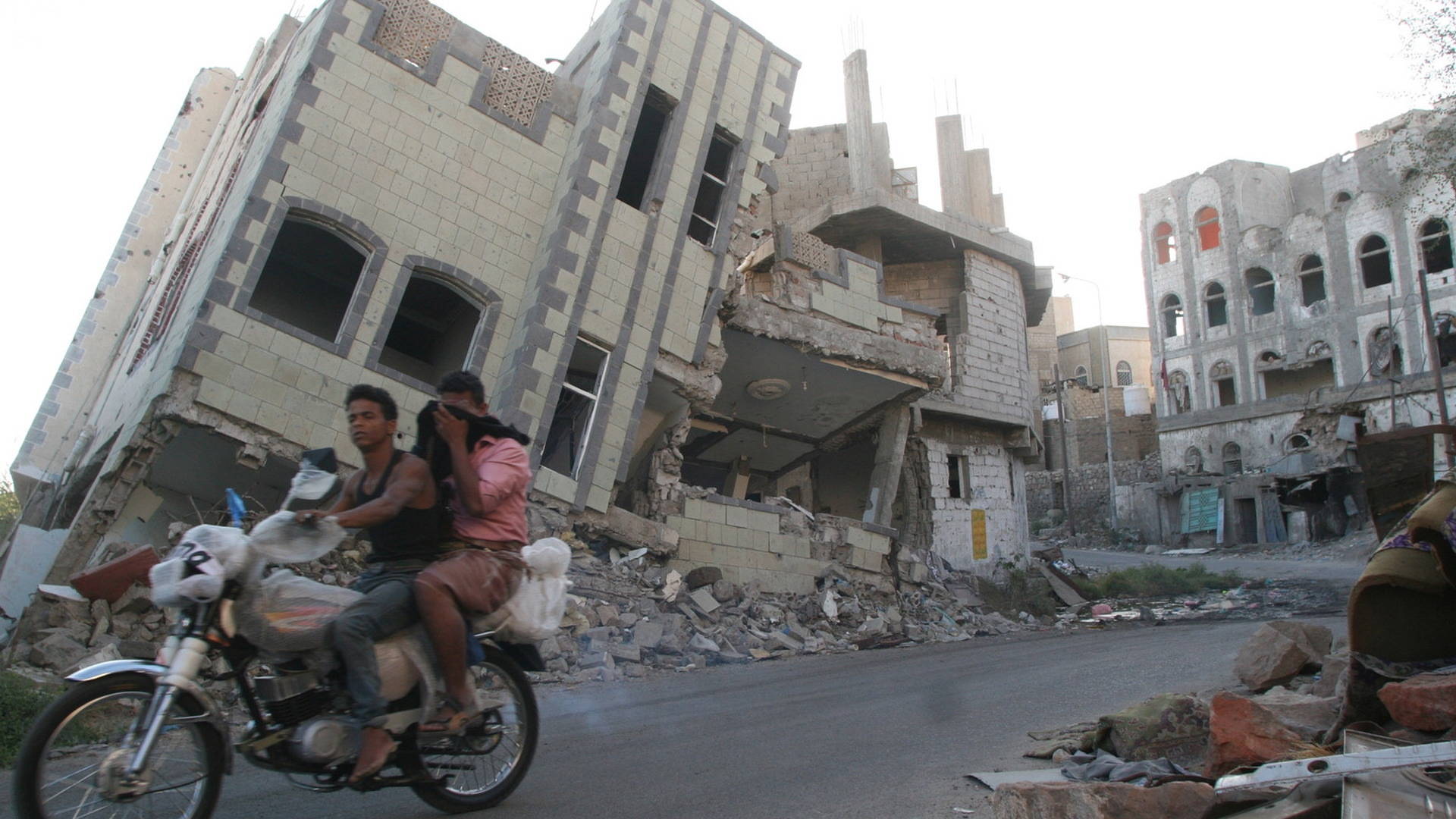 Roadside Bombing Kills Two Yemeni children