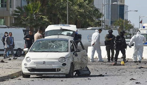 Tunisia: Suicide bombers near US Embassy kill, injure police