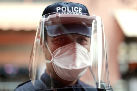 Covid-19: French police seize 140,000 black market face masks