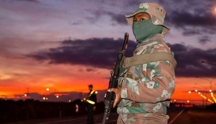Covid-19: South Africa deploys 70,000 troops to enforce lockdown
