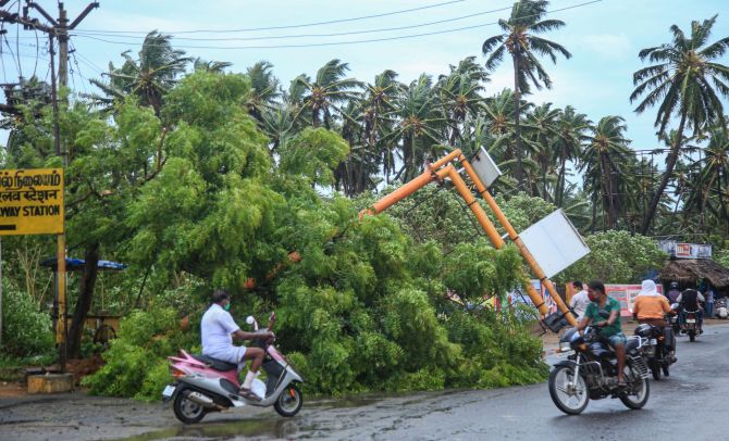 Thousands Evacuated As Heavy Rain, Gusts Hit India’s Odisha, Bengal Ahead Of Cyclone Amphan