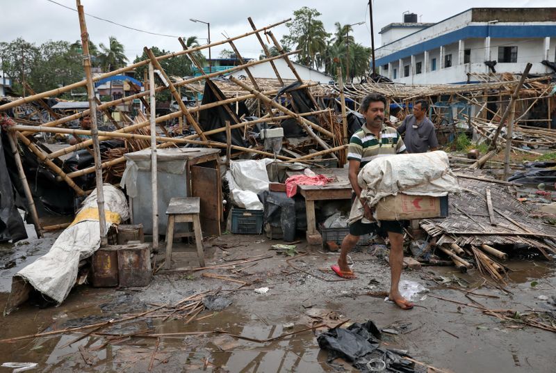 Update: Cyclone kills at least 82 in India, Bangladesh, causes widespread flooding