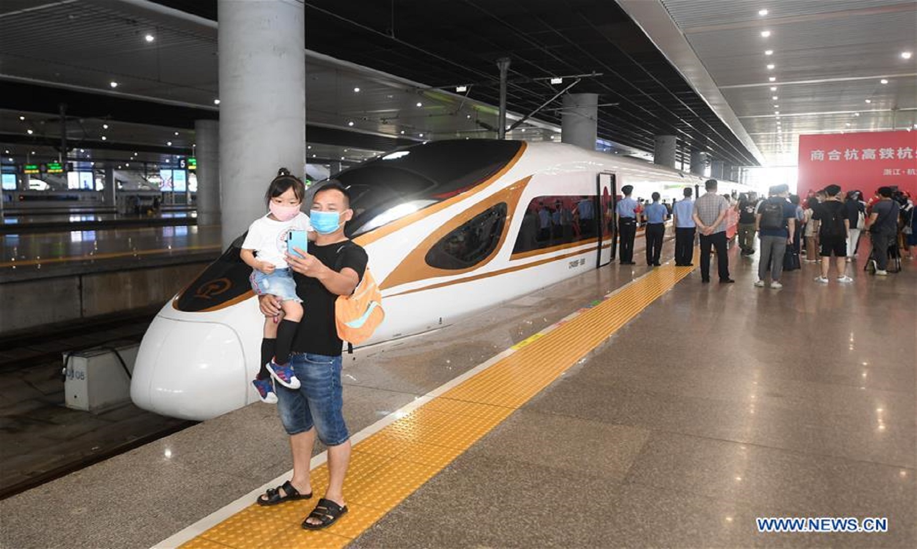 New High-Speed Railway Connects East, Central China