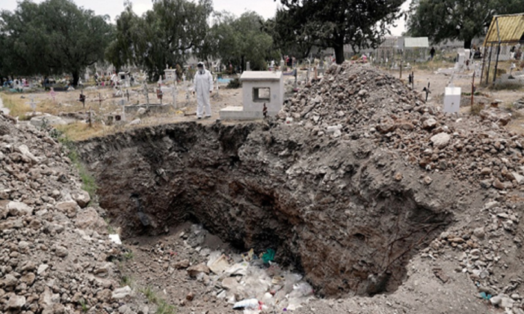 Mexico: 215 bodies found in mass graves