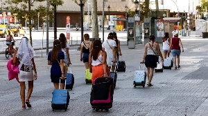 Covid-19: Spain races to save tourism as cases surge
