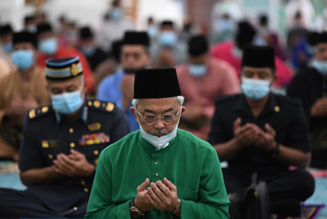 King, Queen perform Aidiladha prayers at Tengku Ampuan Afzan Mosque