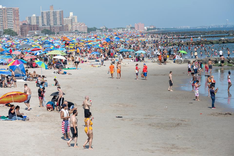 Covid-19: Brazil sees daily increase of over 14,000 cases as heatwaves cause crowded beaches