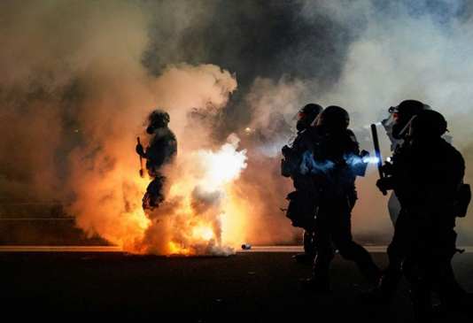 US unrest: Mayor of Portland bans the use of tear gas by police