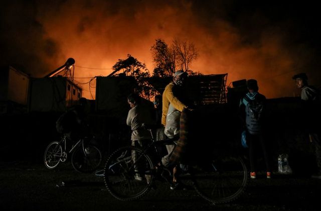 Fire hits overcrowded Greek refugee camp