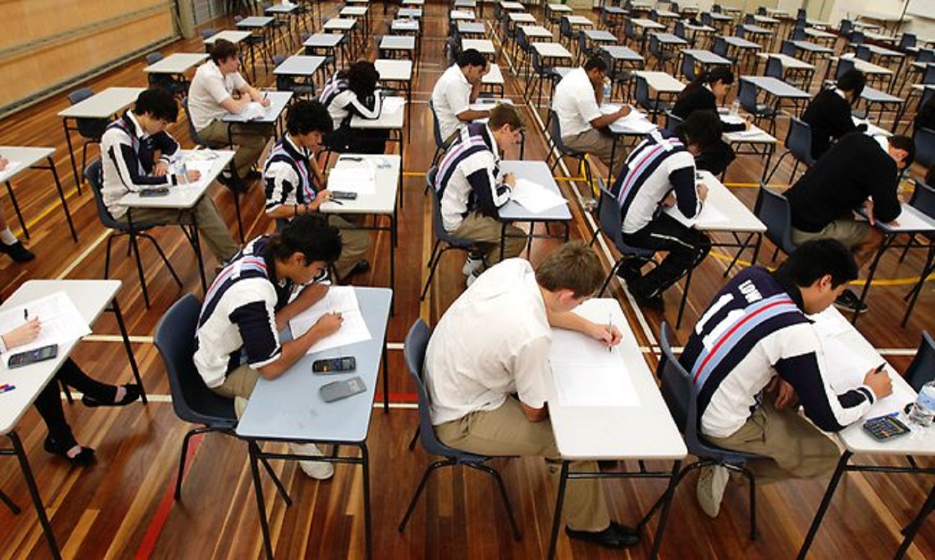 Aussie Students Tackle Final School Exams Under Strict COVID-19 Conditions