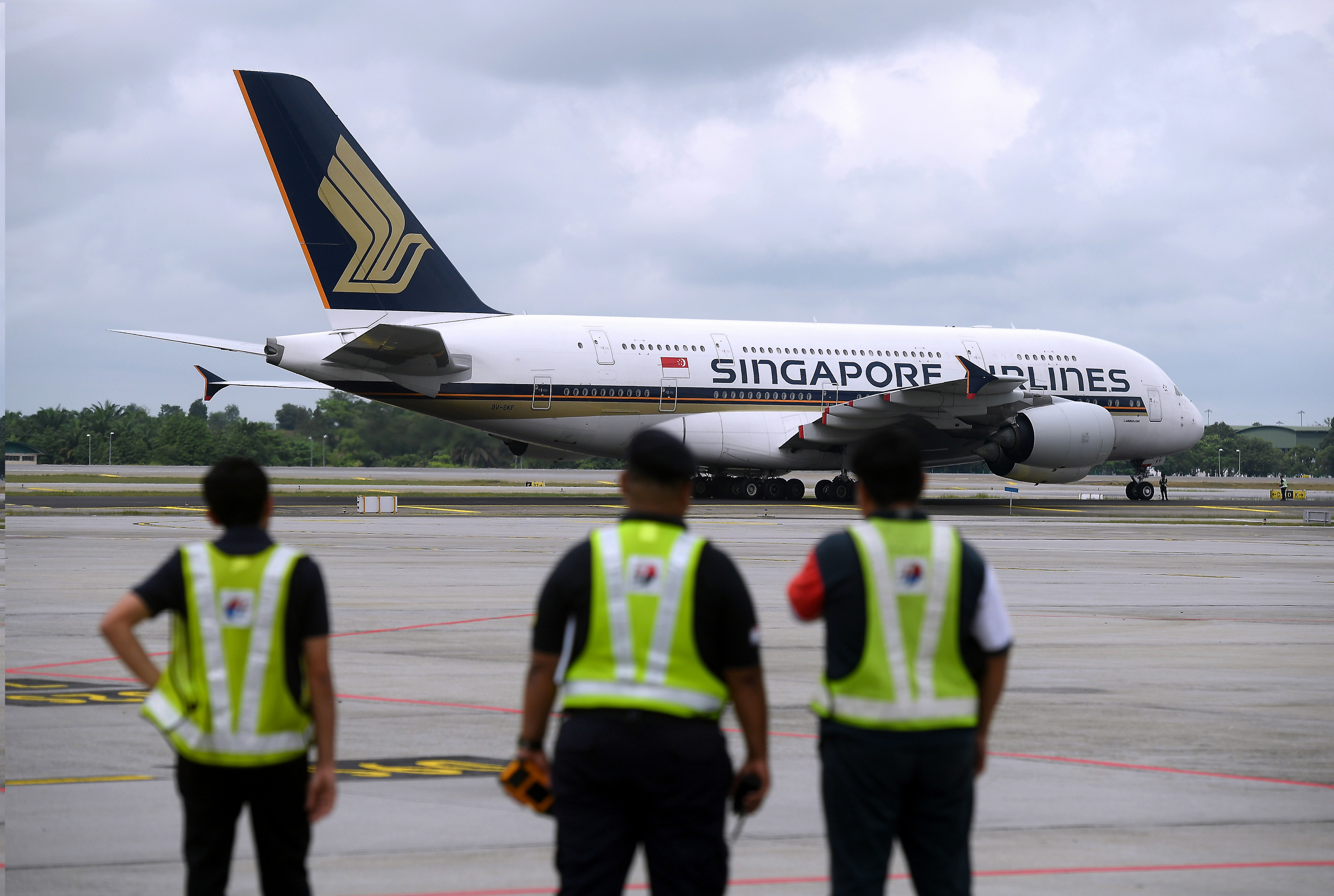 Covid-19: Singapore Airlines sells out meals on parked plane – new business model to make up for lost revenues