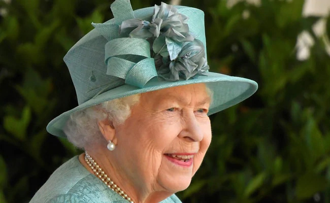 Covid-19: UK vaccine rollout set to begin with queen in line for jab