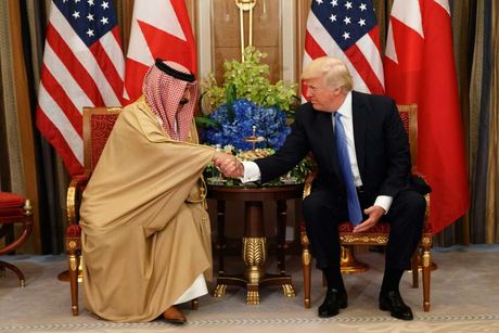 US Pres Trump decorates Bahrain king on last full day in office