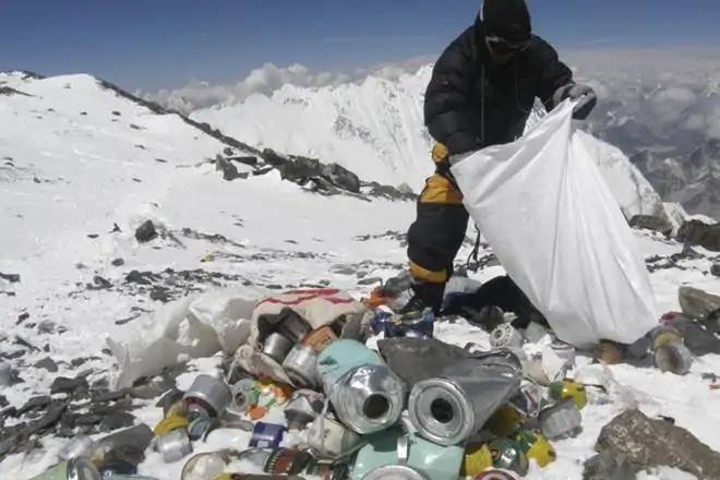Nepali Army Decides To Clean Six Mountain Peaks