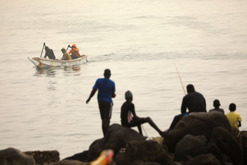 Sahara dust chokes Senegal’s capital, disrupts fishing