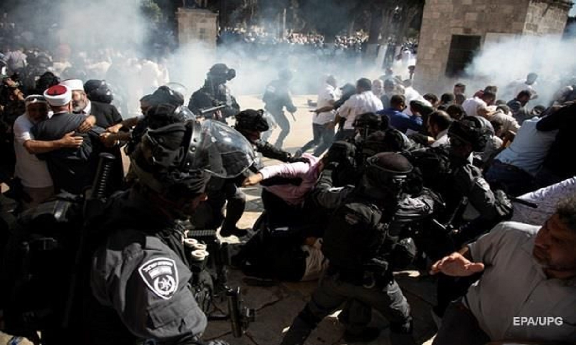 Hundreds Of Palestinians Injured In Clashes With Israeli Police