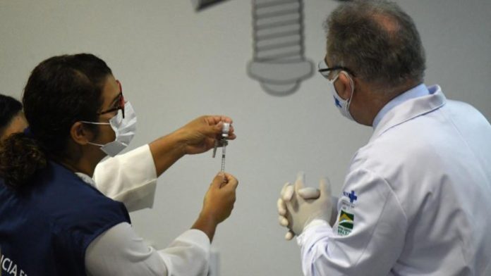 Covid-19: Brazil struggles to vaccinate as toll spirals