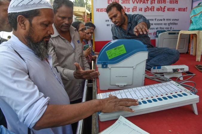 Pakistani President Allows Use Of Electronic Voting Machines In General Elections